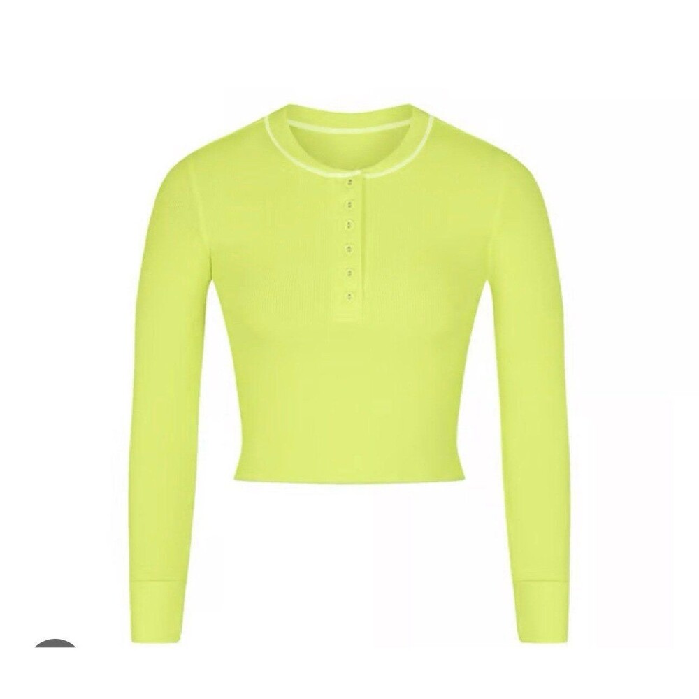 Skims COTTON RIB LONG SLEEVE CROP HENLEY Daffodil